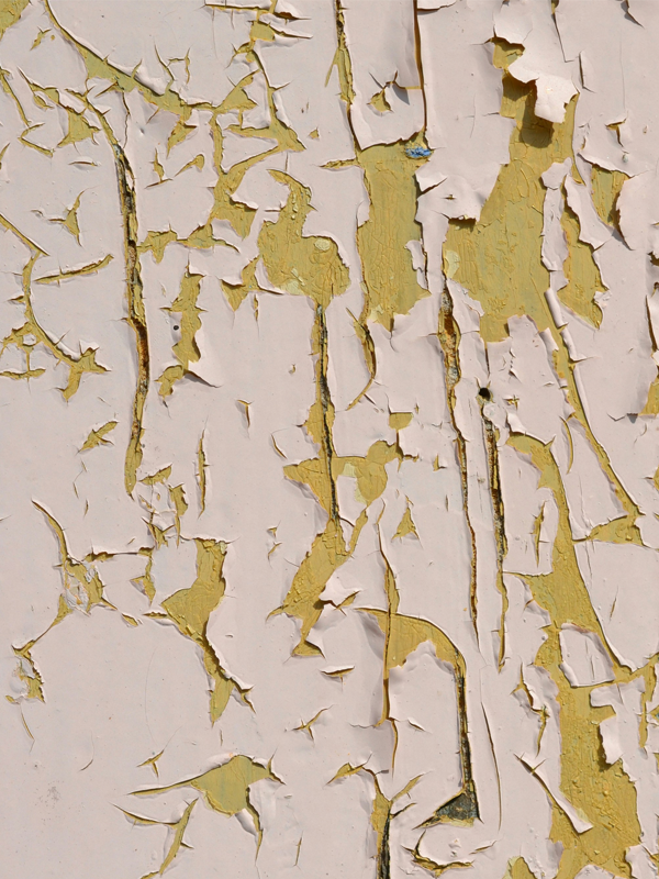 Eine Oberfläche, von der Lack abblättert