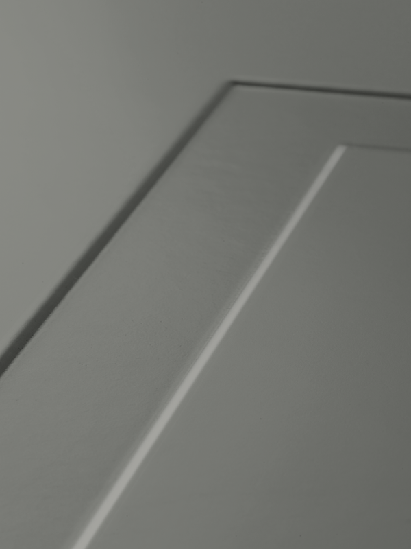 Nahaufnahme einer lavagrauen geprägten Türoberfläche