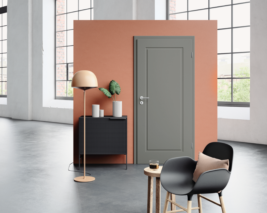 lavagraue Cala-01-Tür im Landhausstil an einer terrakottafarbenen Wand